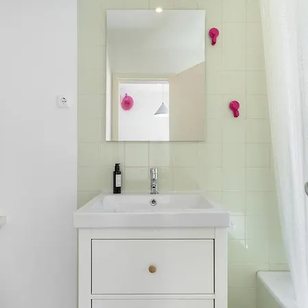 Whome Urban Chic, Great For D Nomads & R Workers Apartment *