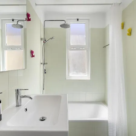 Apartment Whome Urban Chic, Great For D Nomads & R Workers